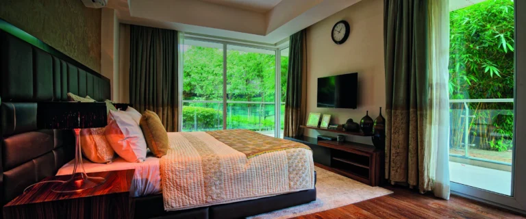 Corner master bedroom – show apartment